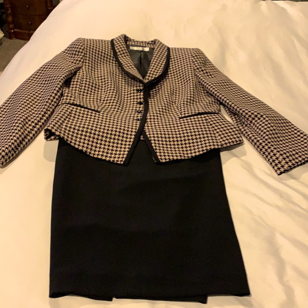Women’s Suit new never worn